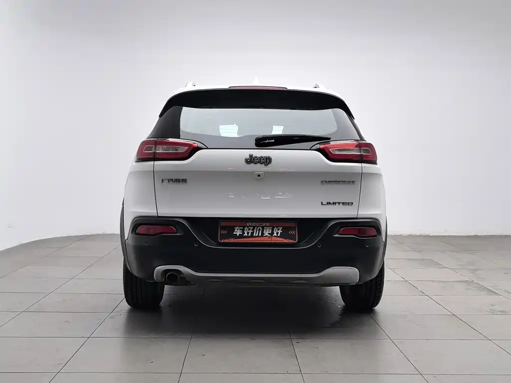 Jeep Cherokee — фото 4