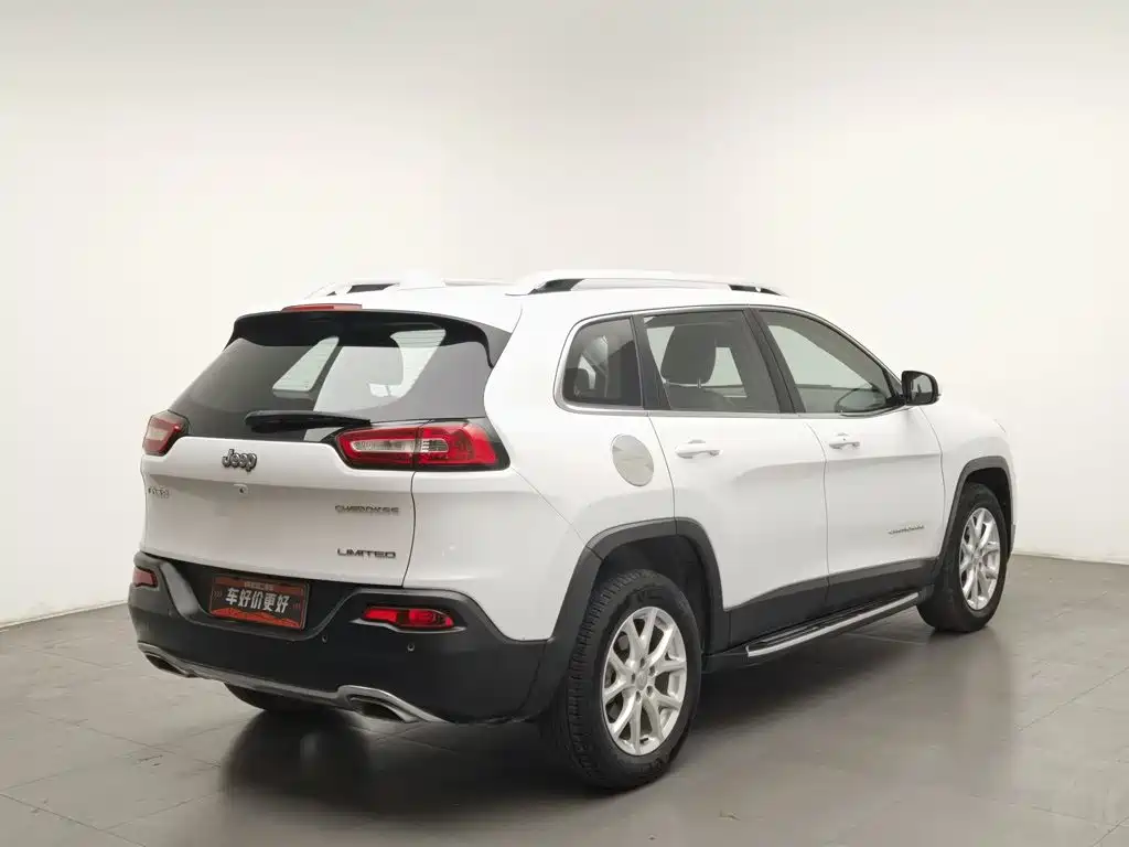 Jeep Cherokee — фото 2