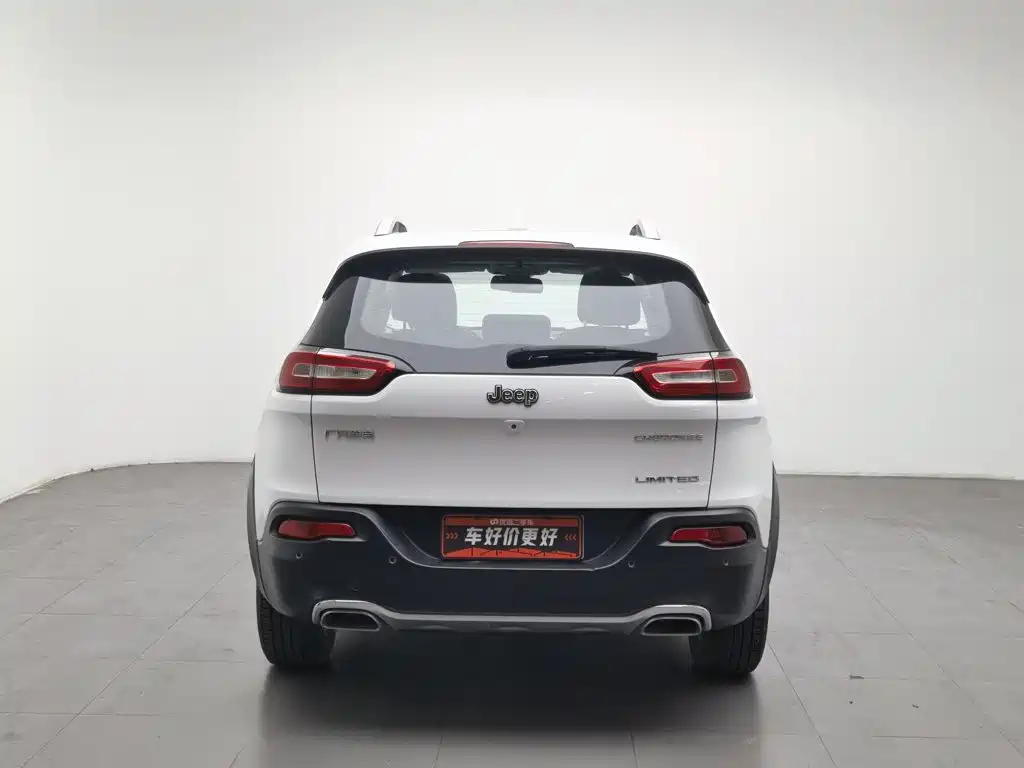 Jeep Cherokee — фото 4