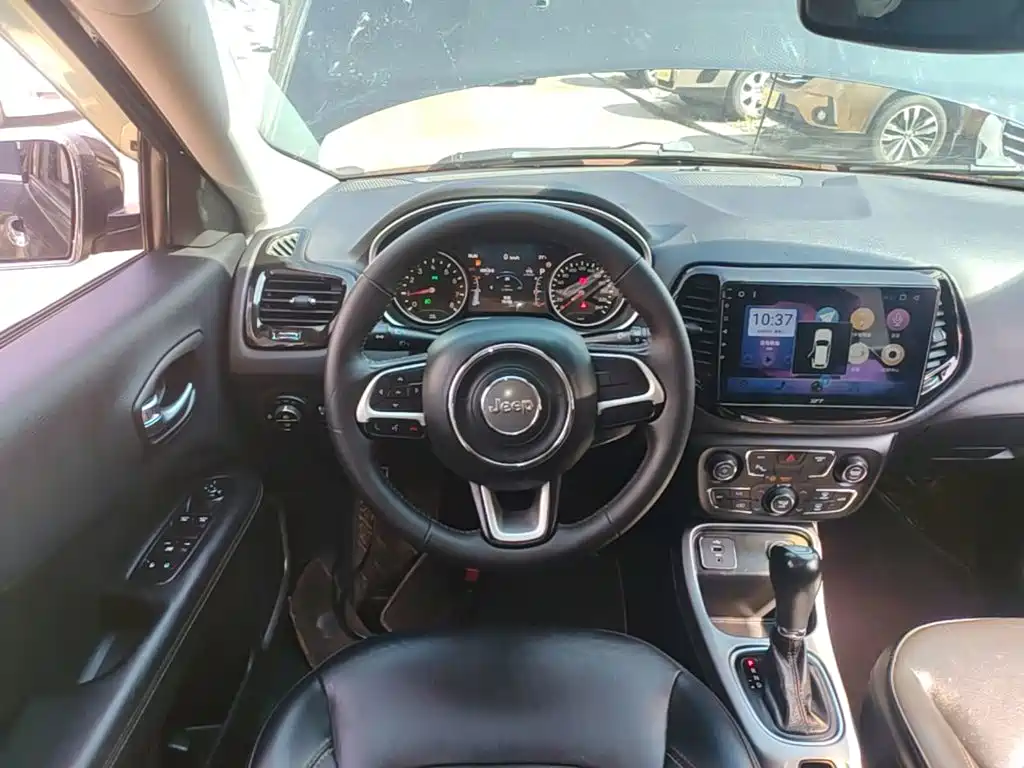Jeep Compass — фото 11