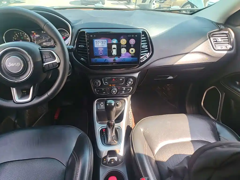 Jeep Compass — фото 13