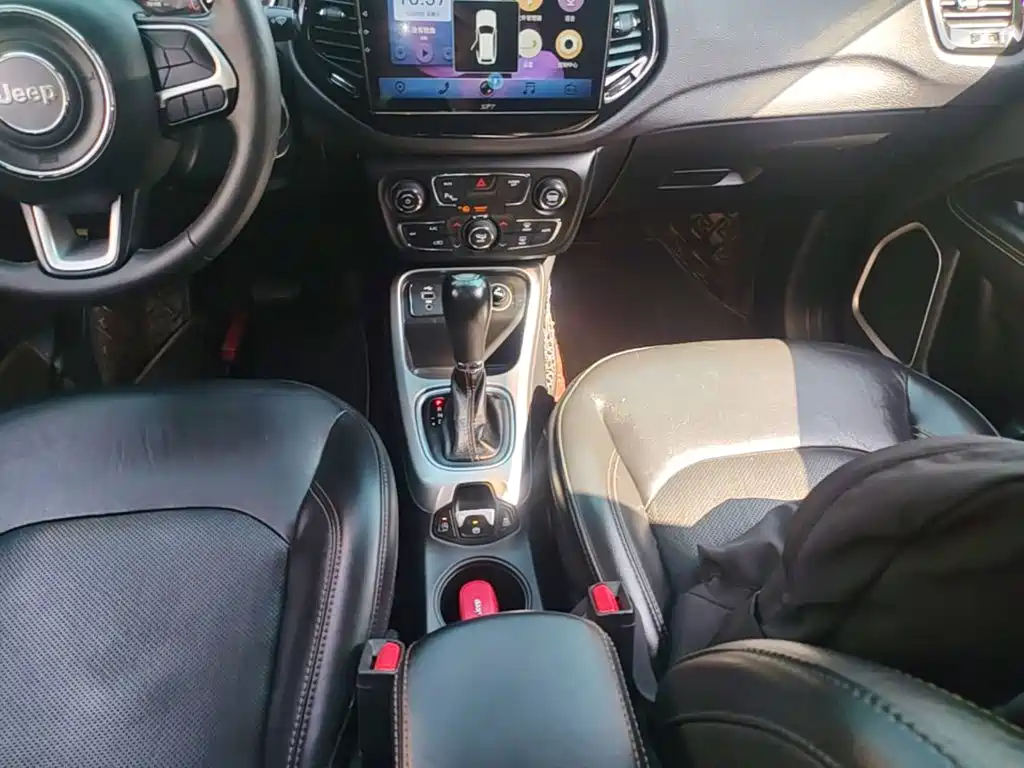 Jeep Compass — фото 14