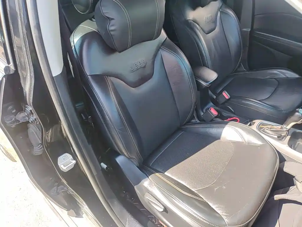 Jeep Compass — фото 25