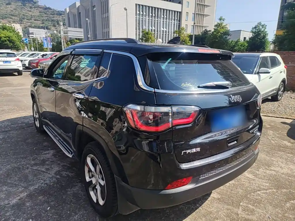 Jeep Compass — фото 5