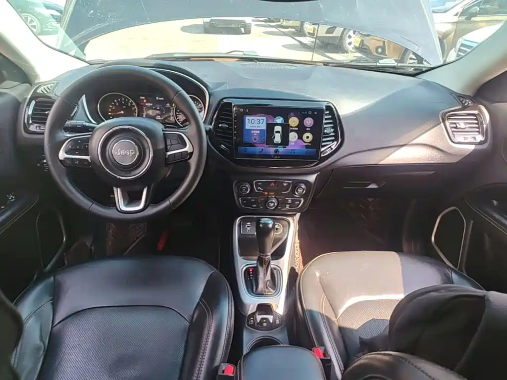 Jeep Compass — фото 10