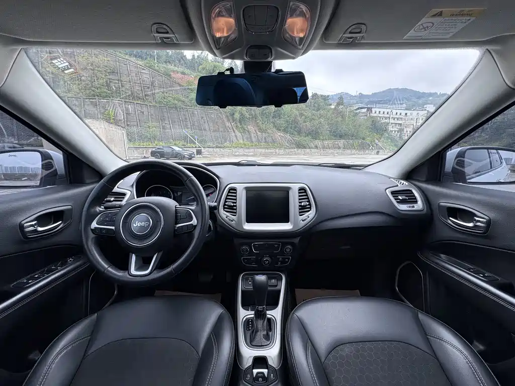 Jeep Compass — фото 14