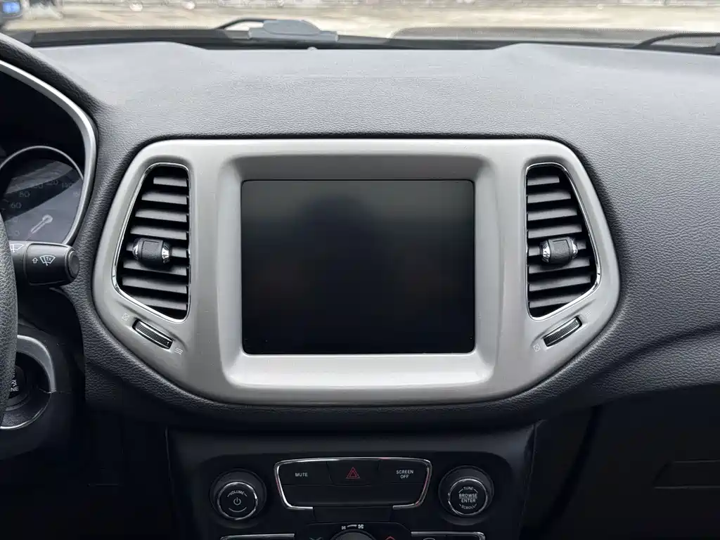 Jeep Compass — фото 17