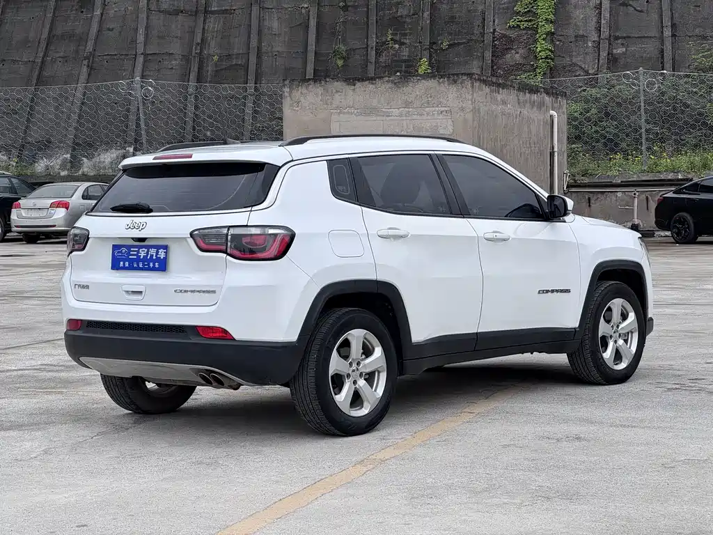 Jeep Compass — фото 4