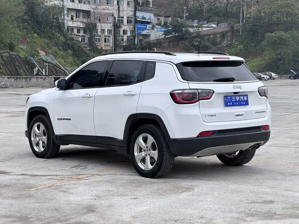 Jeep Compass — фото 6