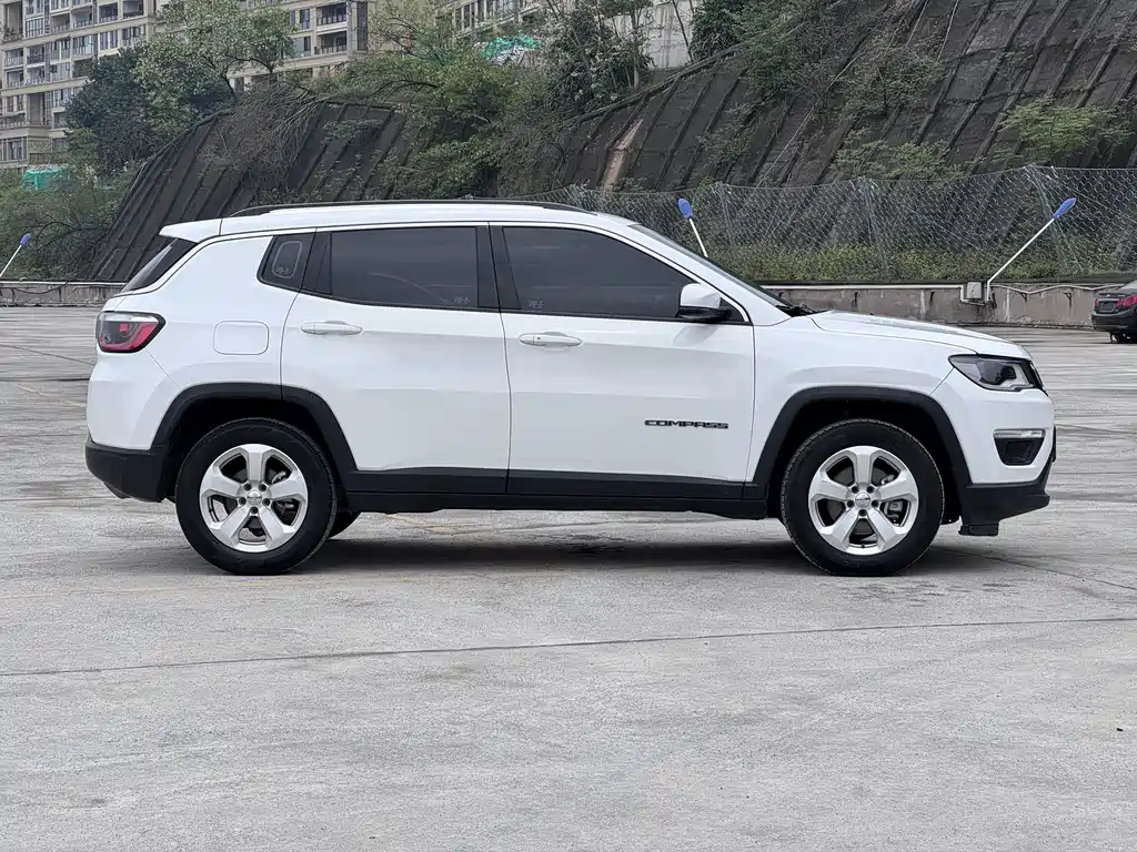 Jeep Compass — фото 7