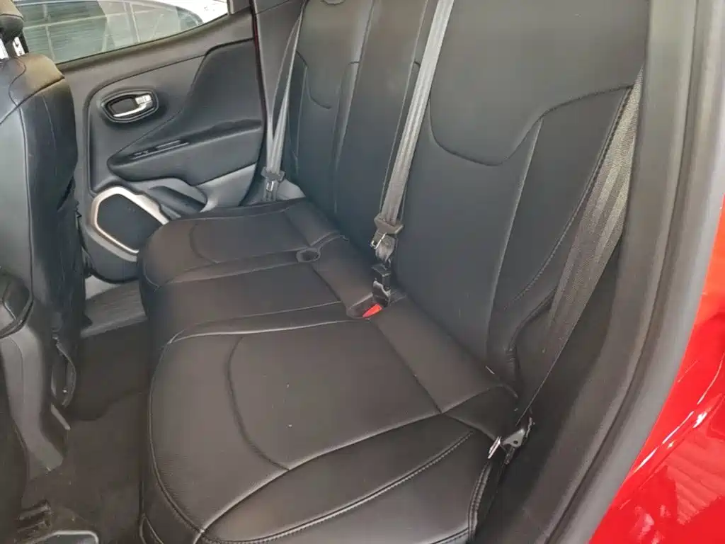 Jeep Renegade — фото 17