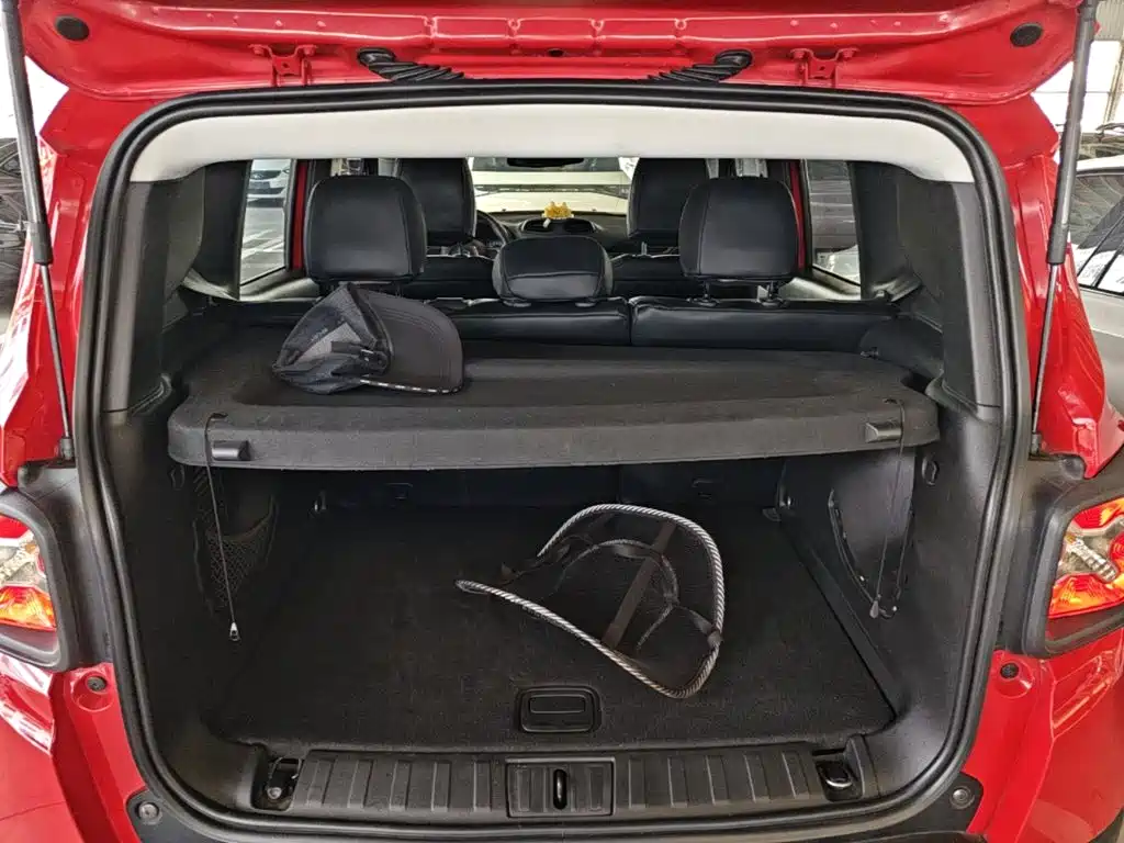 Jeep Renegade — фото 19