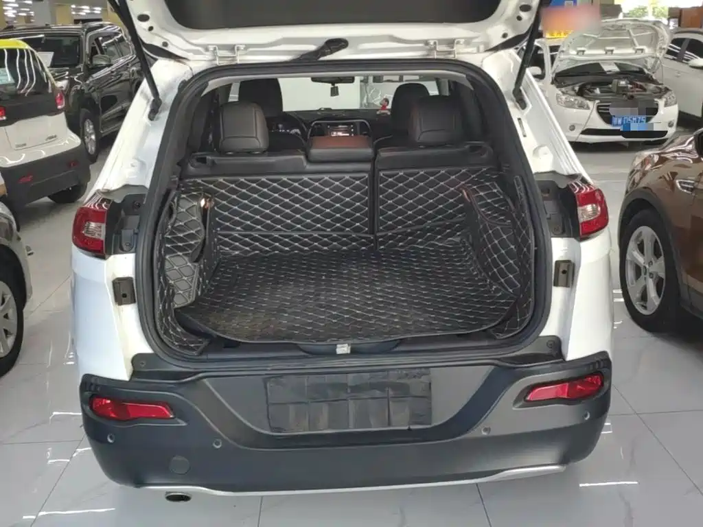 Jeep Cherokee — фото 19