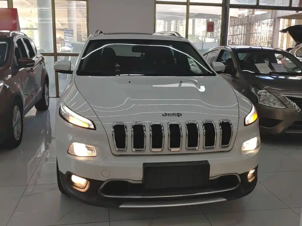 Jeep Cherokee — фото 3