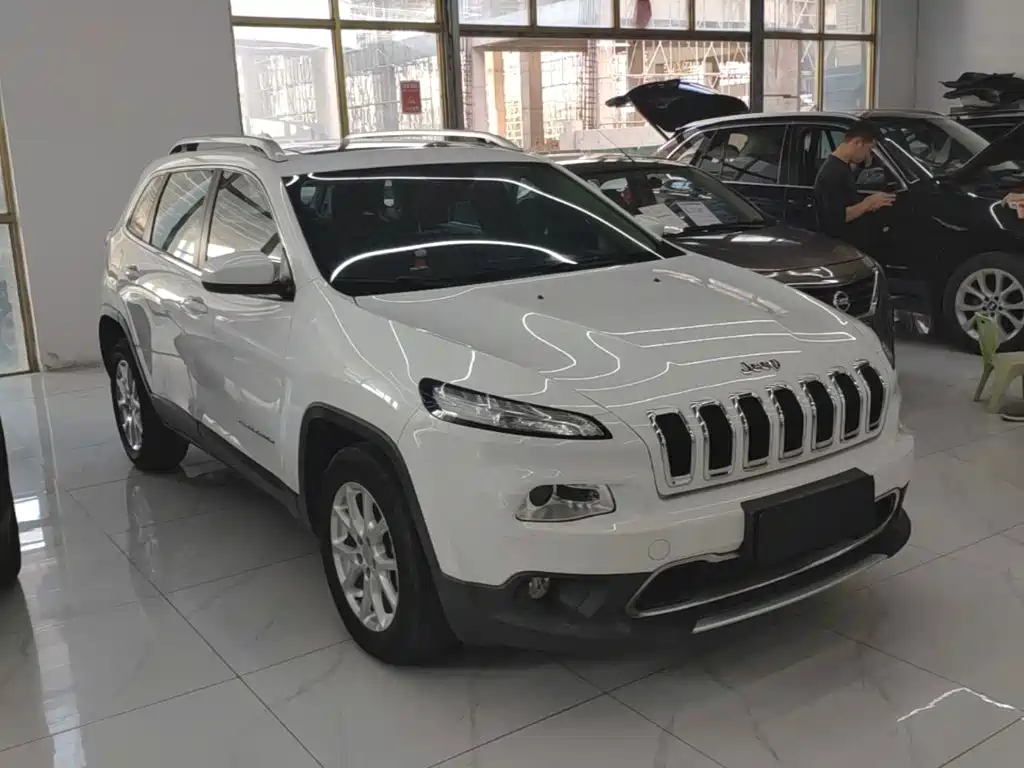 Jeep Cherokee — фото 4
