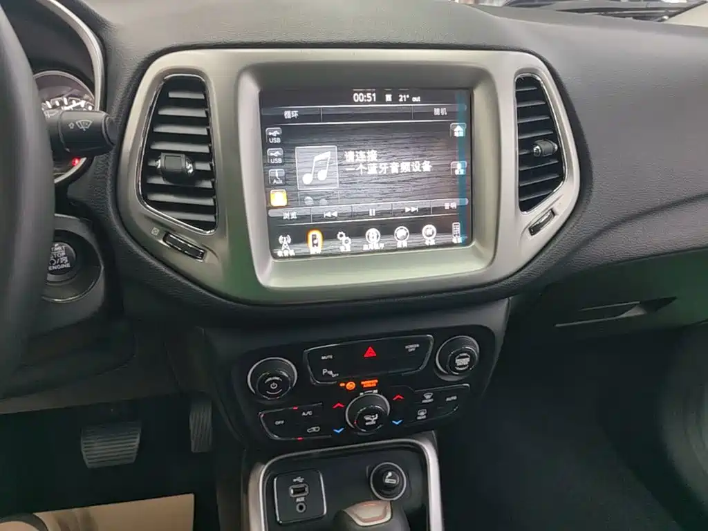 Jeep Compass — фото 13
