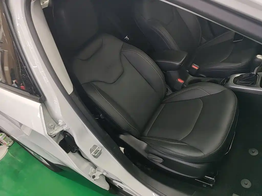 Jeep Compass — фото 25
