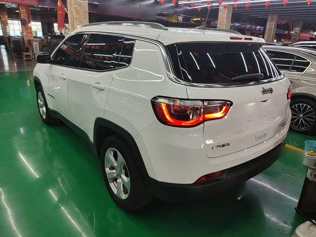 Jeep Compass — фото 5