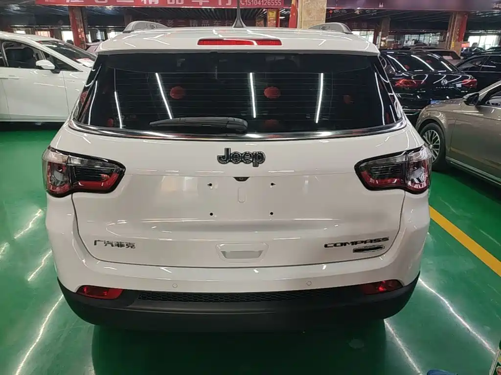 Jeep Compass — фото 6