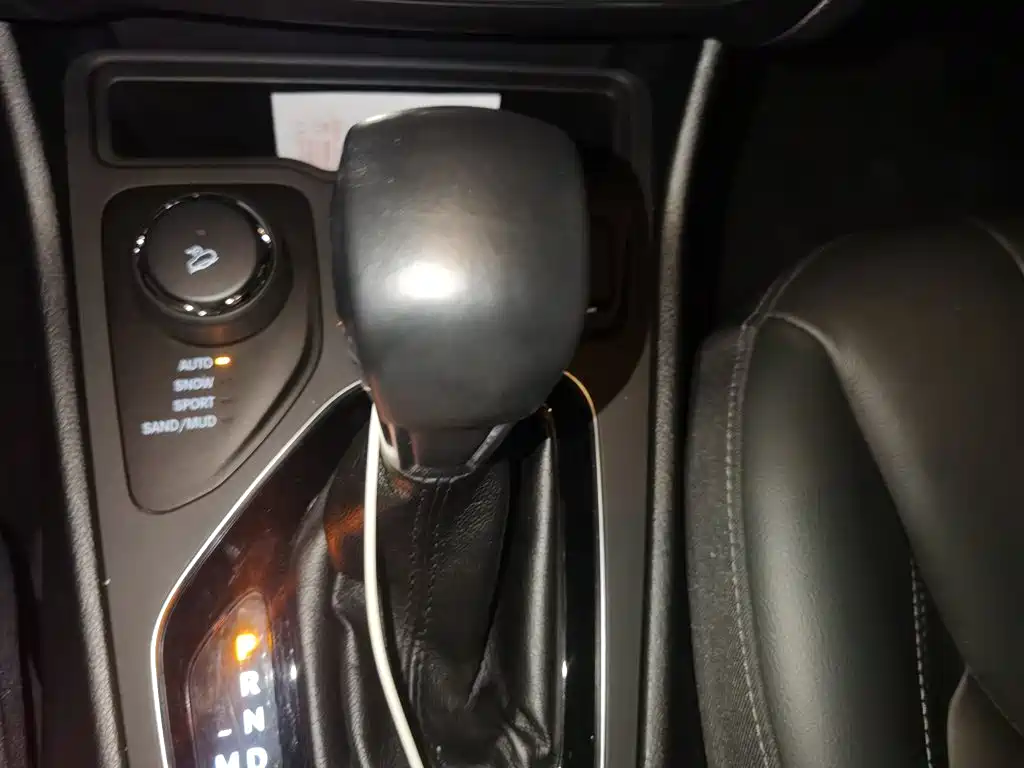 Jeep Cherokee — фото 15