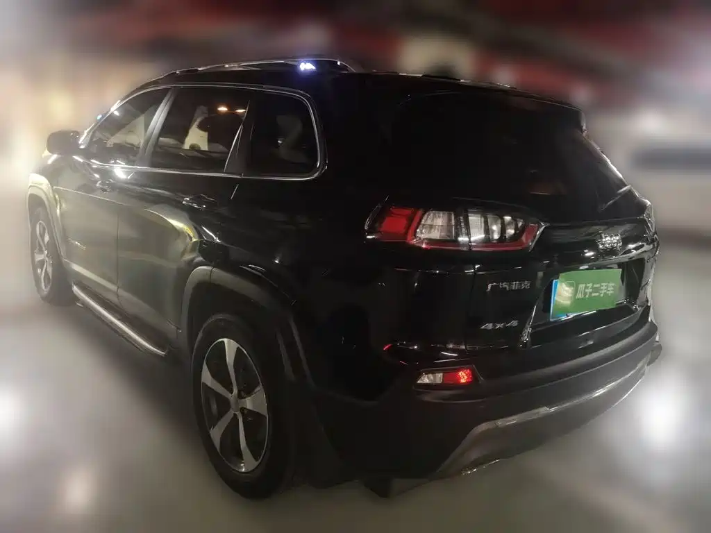Jeep Cherokee — фото 4