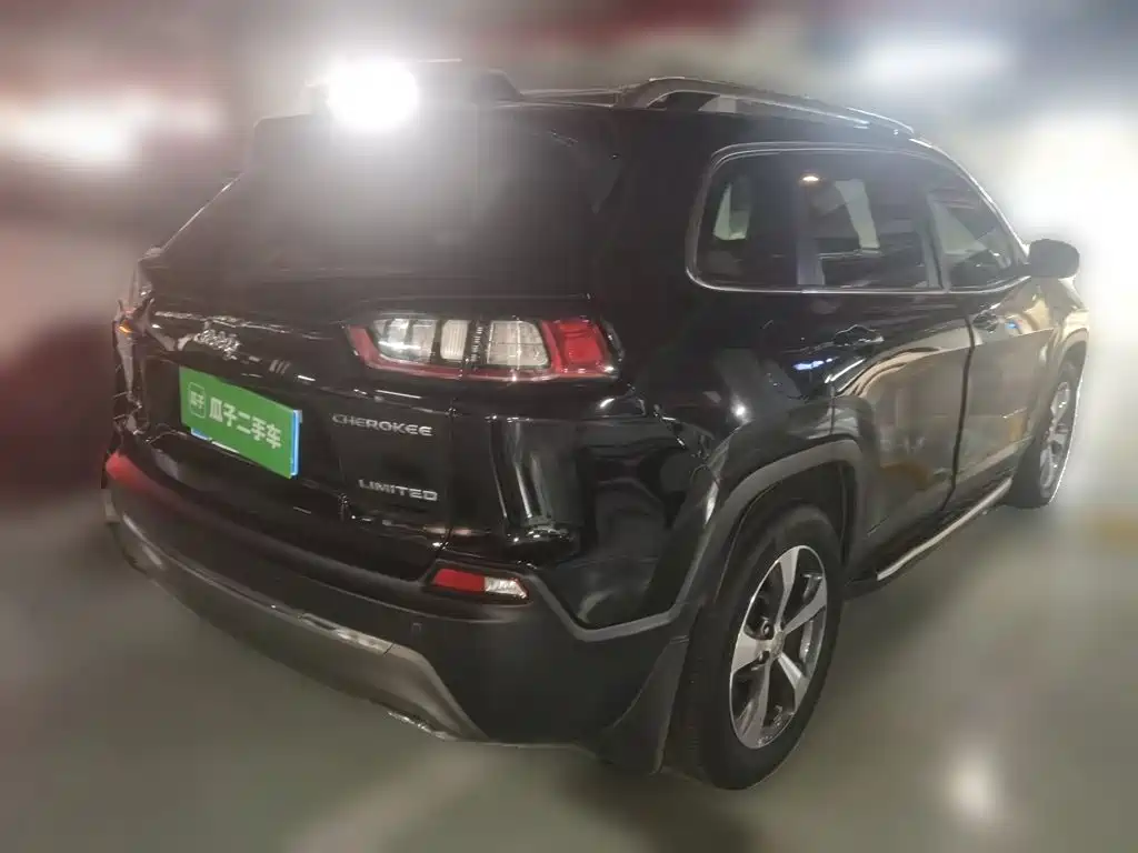 Jeep Cherokee — фото 6