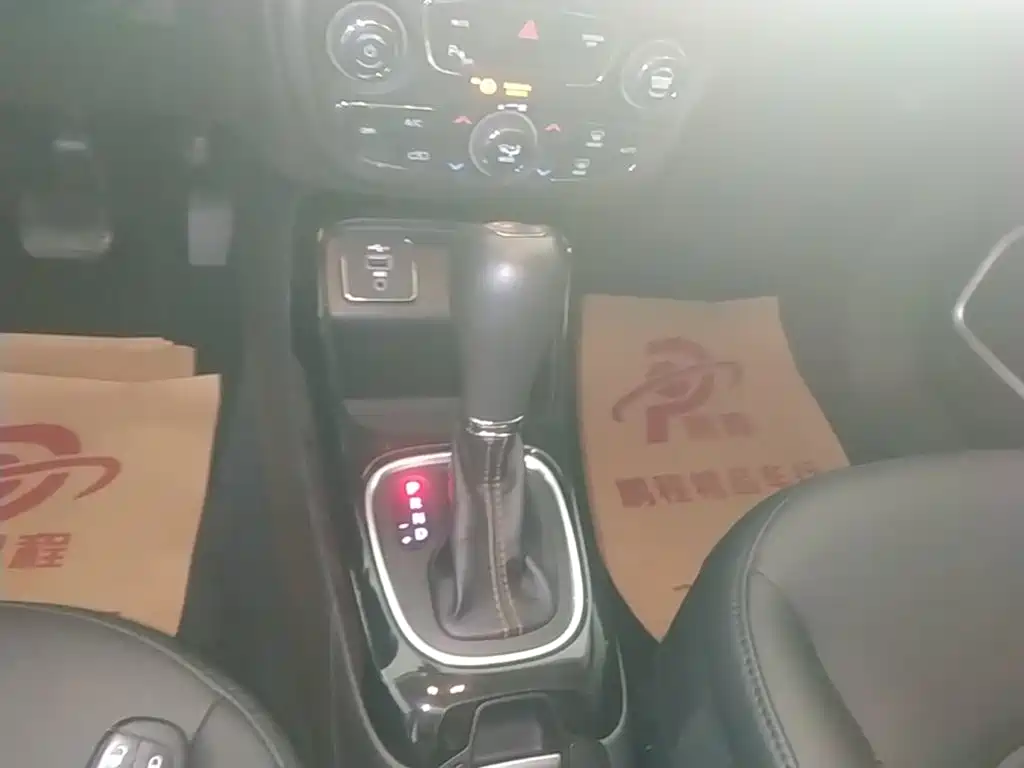 Jeep Compass — фото 14