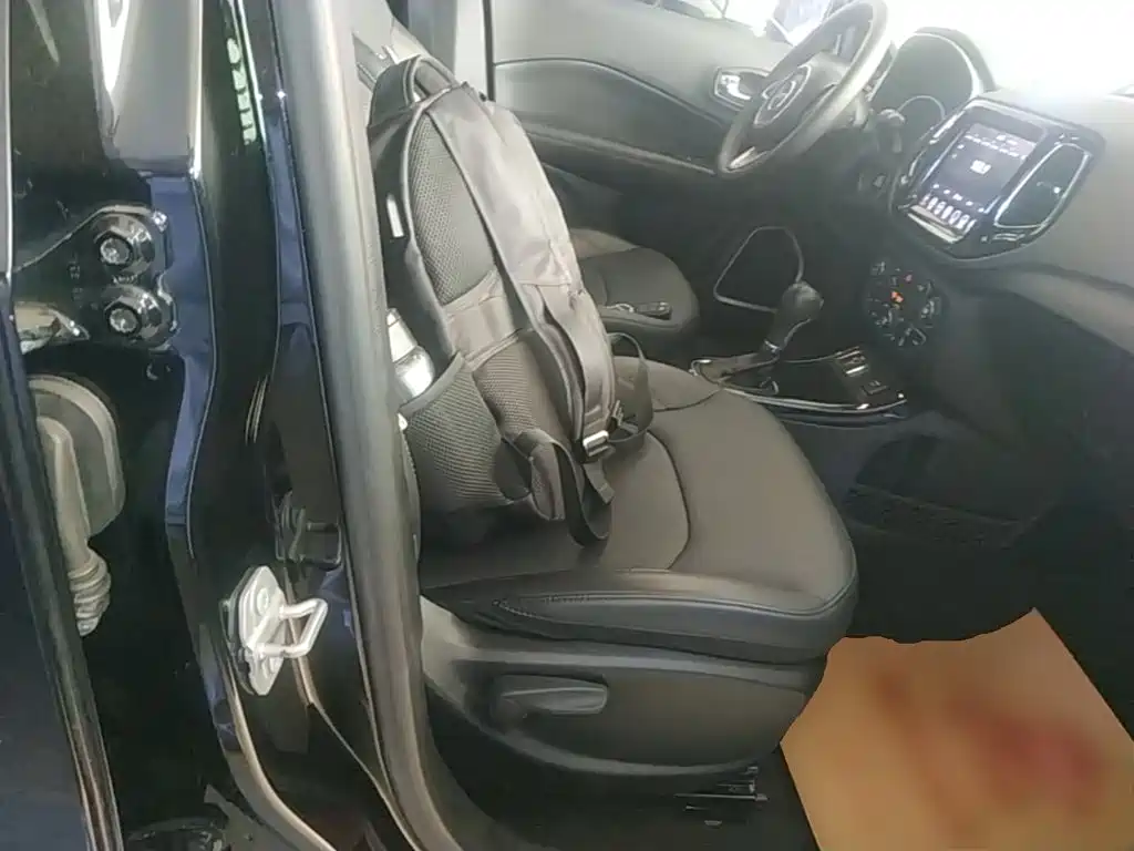 Jeep Compass — фото 25