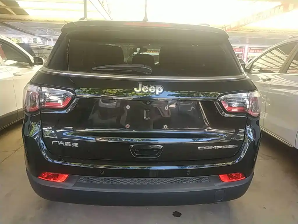 Jeep Compass — фото 6