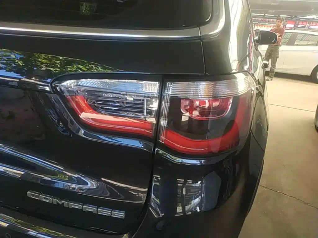 Jeep Compass — фото 8