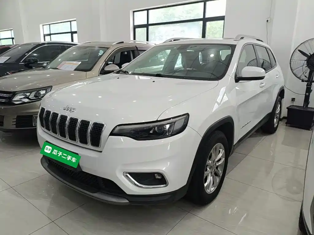 Jeep Cherokee — фото 2