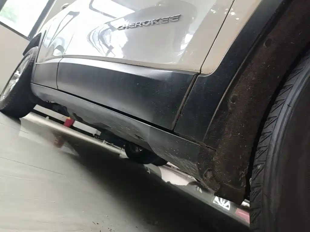 Jeep Cherokee — фото 19