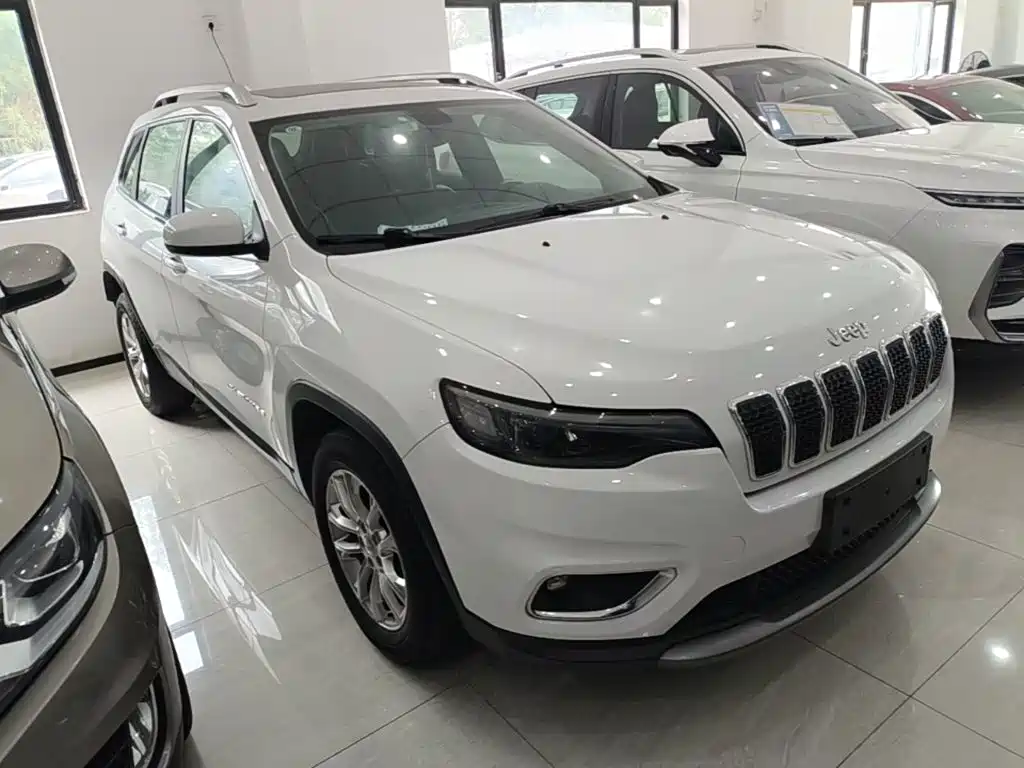 Jeep Cherokee — фото 22