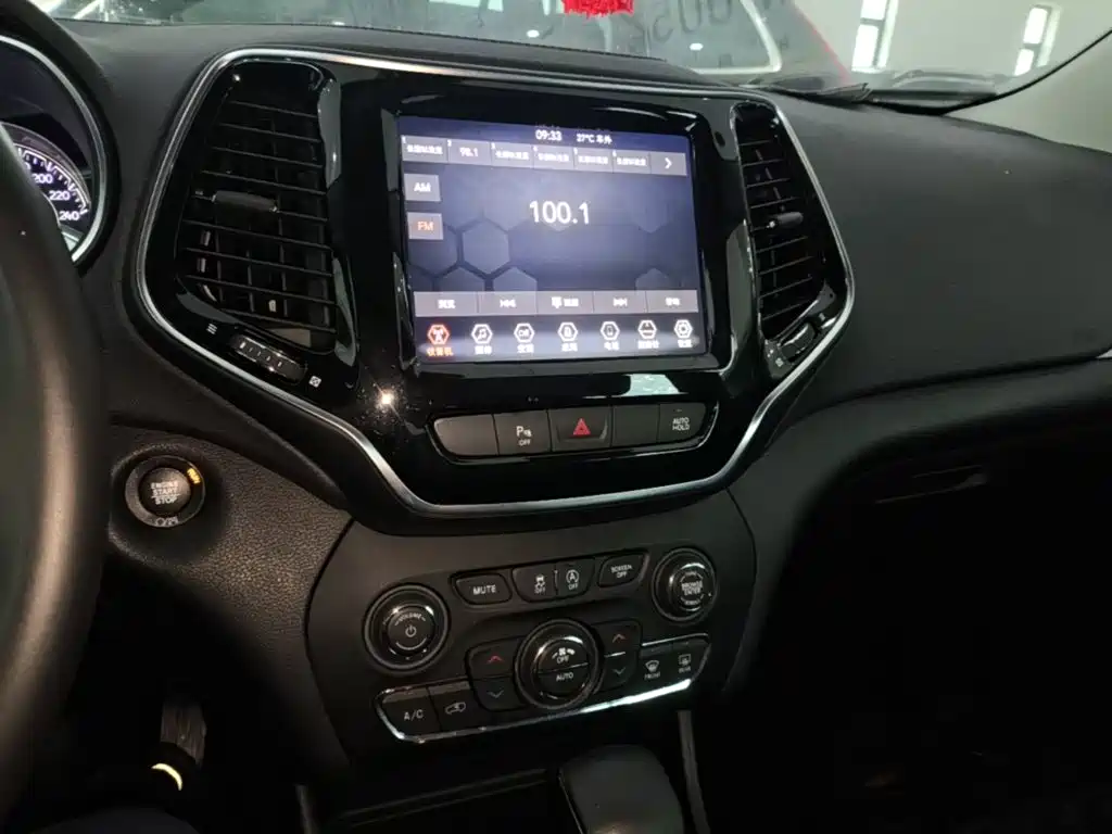 Jeep Cherokee — фото 9