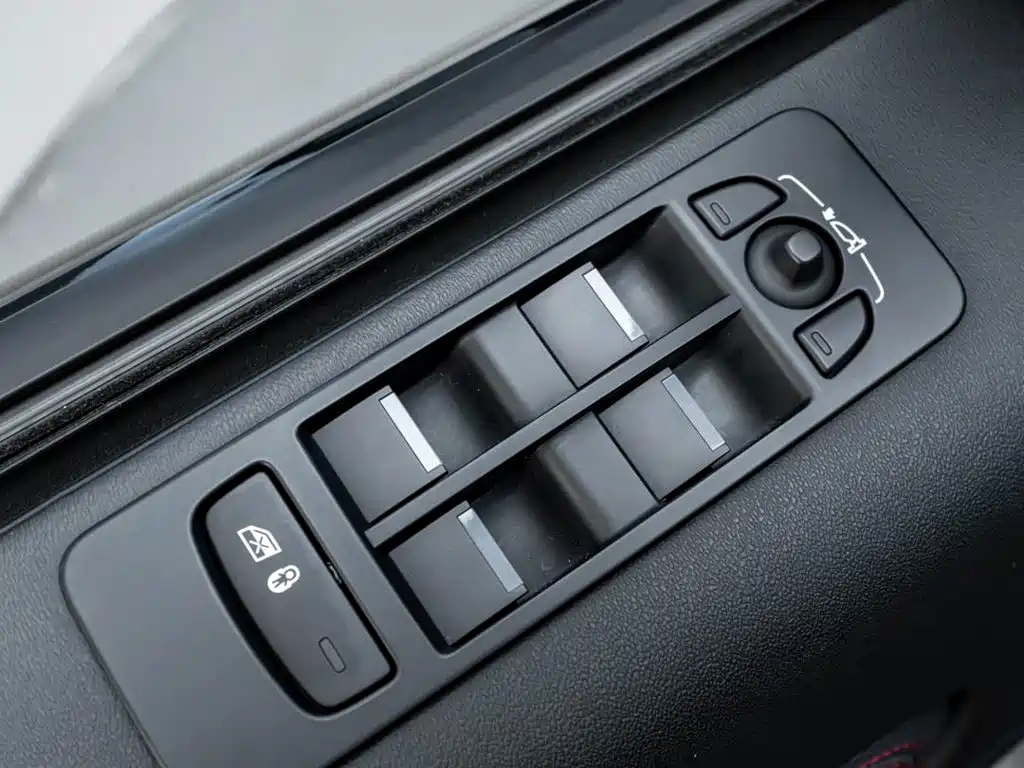 Land Rover Discovery Sport — фото 23