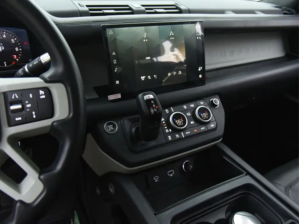 Land Rover Defender — фото 10