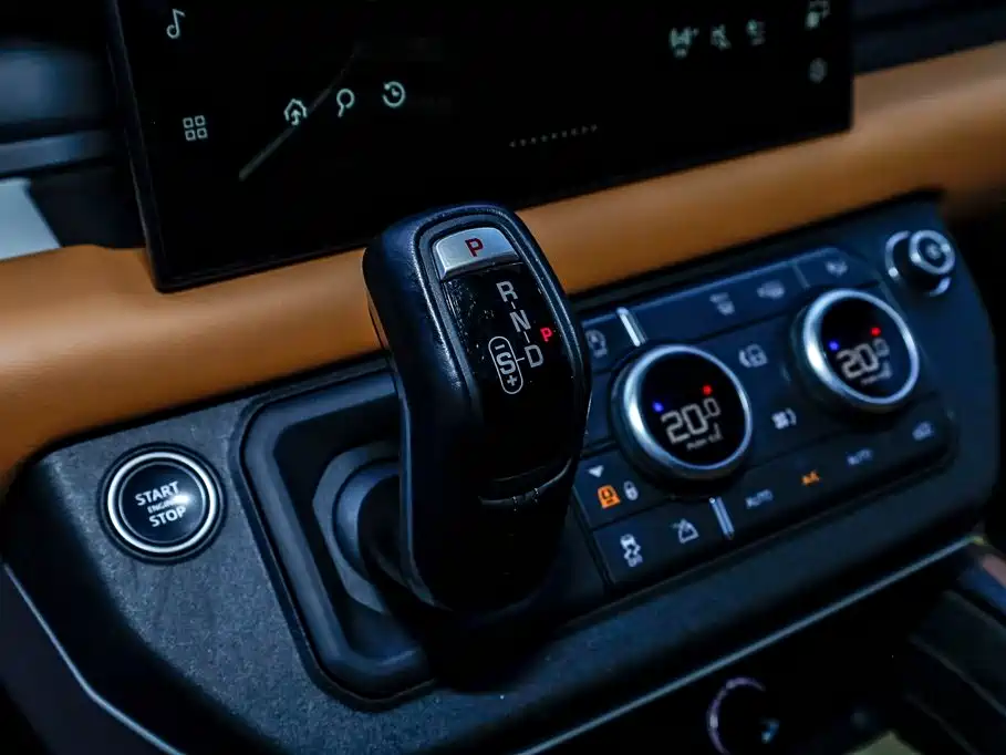 Land Rover Defender — фото 18