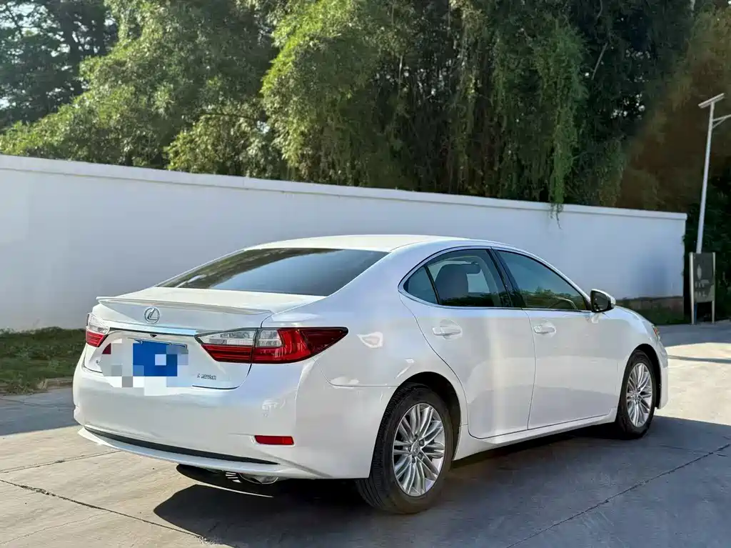 Lexus ES — фото 6