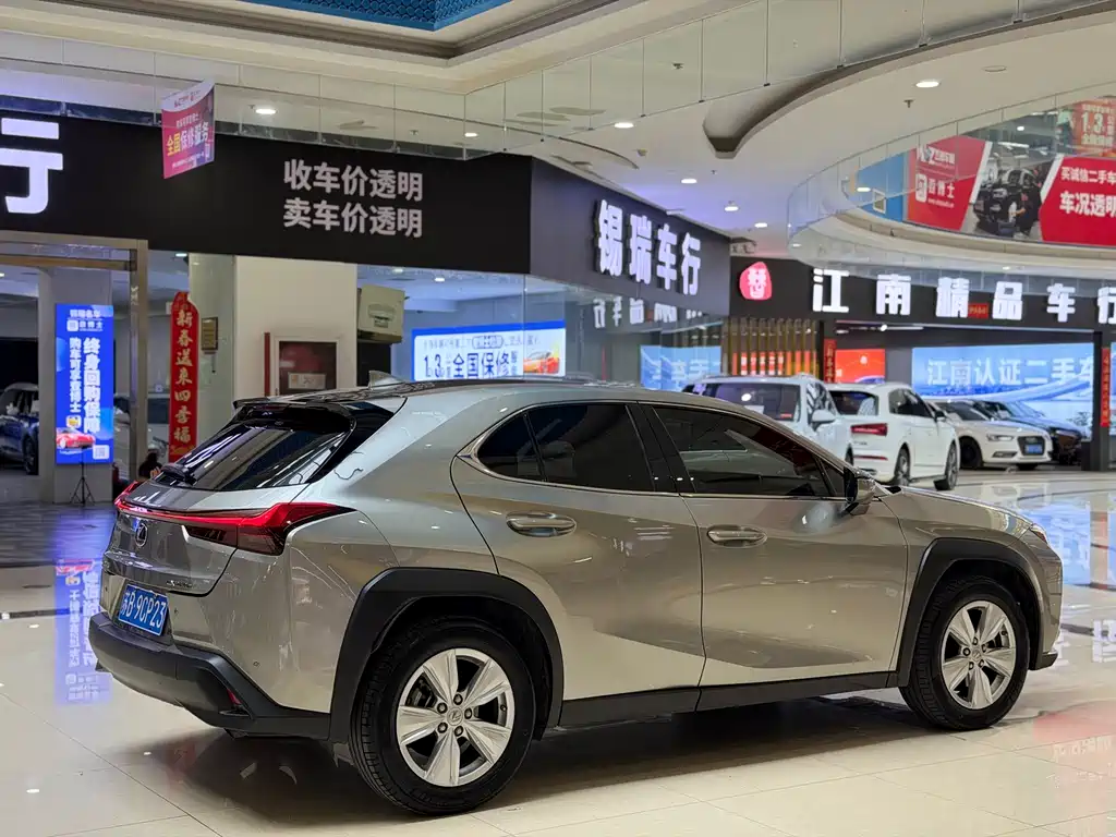 Lexus UX — фото 6