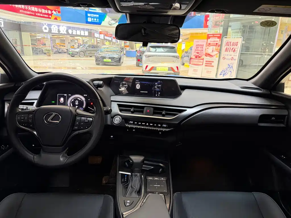 Lexus UX — фото 9