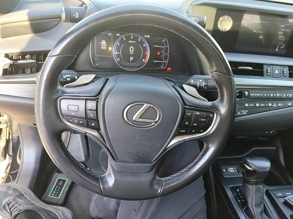 Lexus ES — фото 11