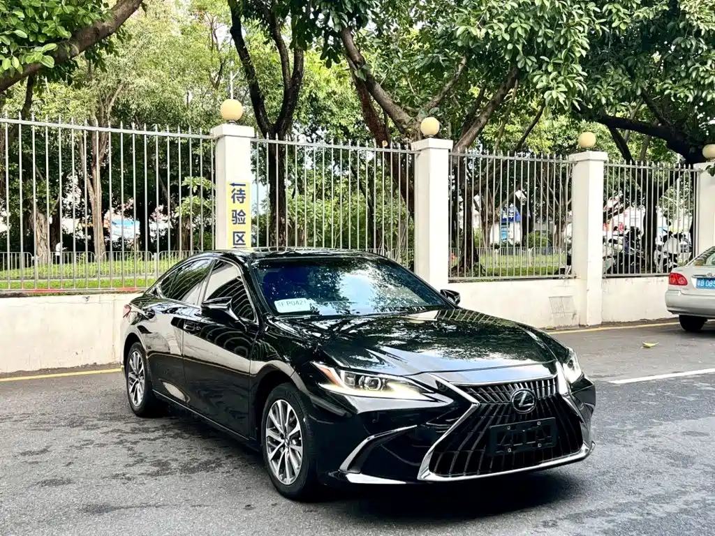 Lexus ES — фото 3