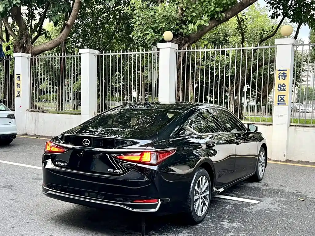 Lexus ES — фото 7