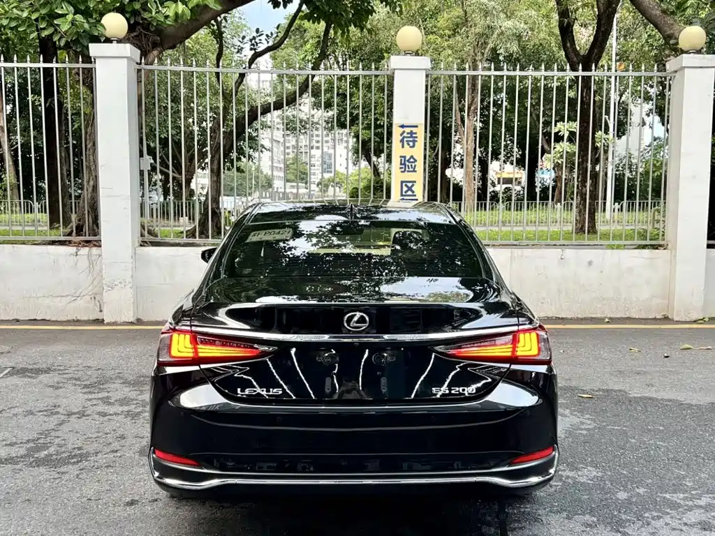 Lexus ES — фото 8