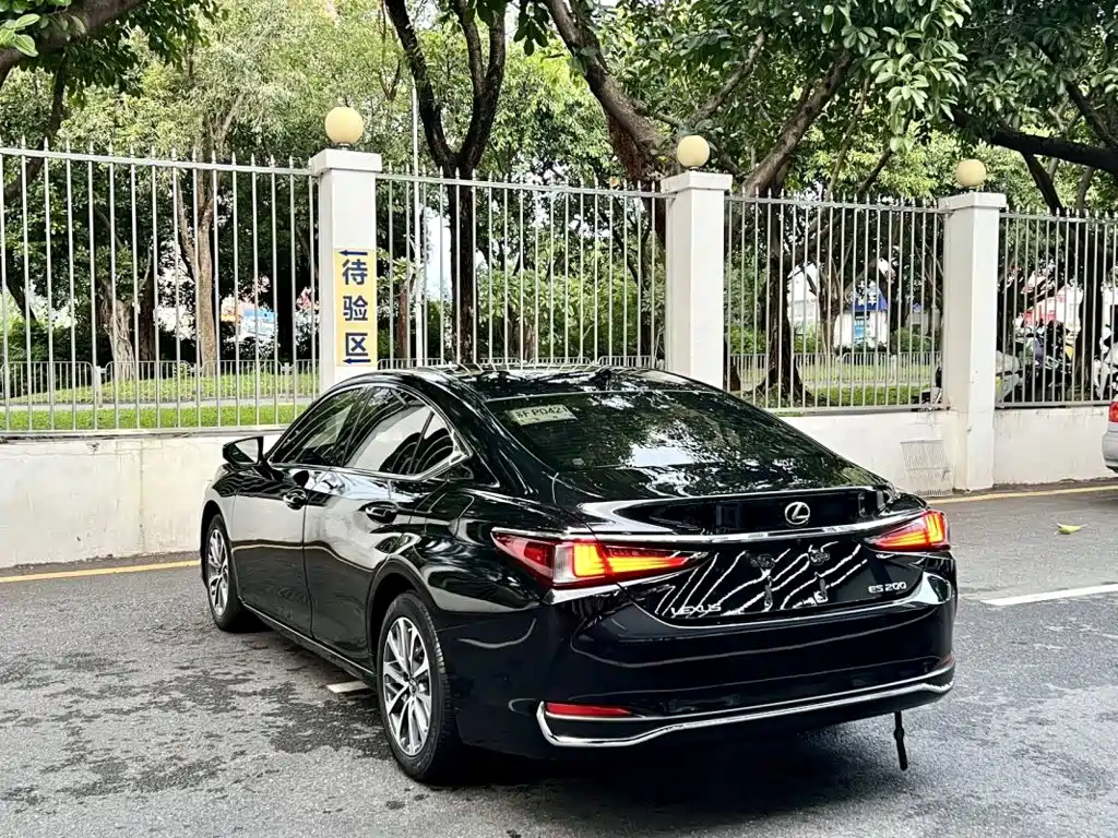 Lexus ES — фото 9