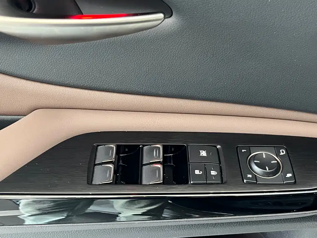 Lexus ES — фото 17