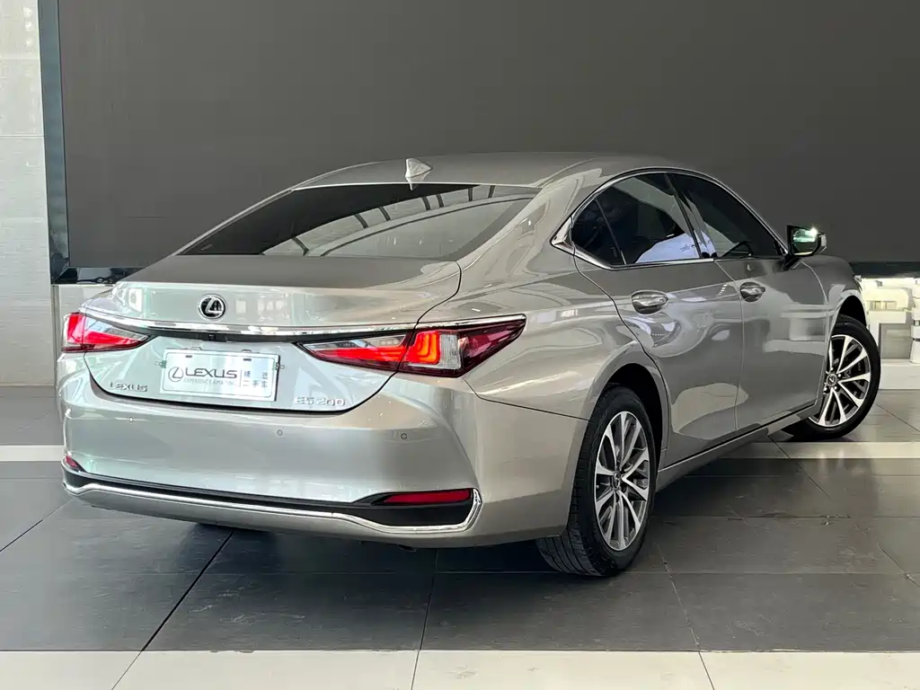 Lexus ES — фото 4