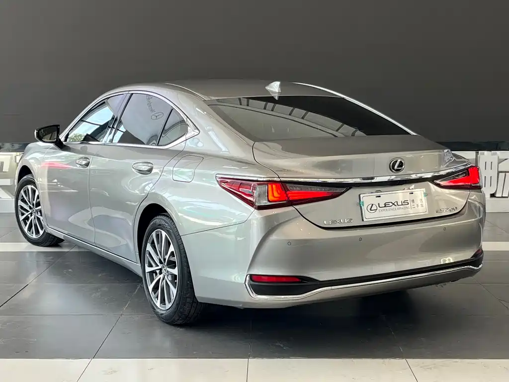 Lexus ES — фото 6