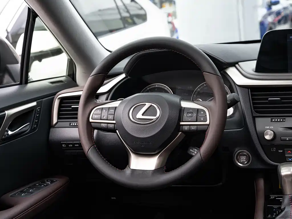 Lexus RX — фото 14
