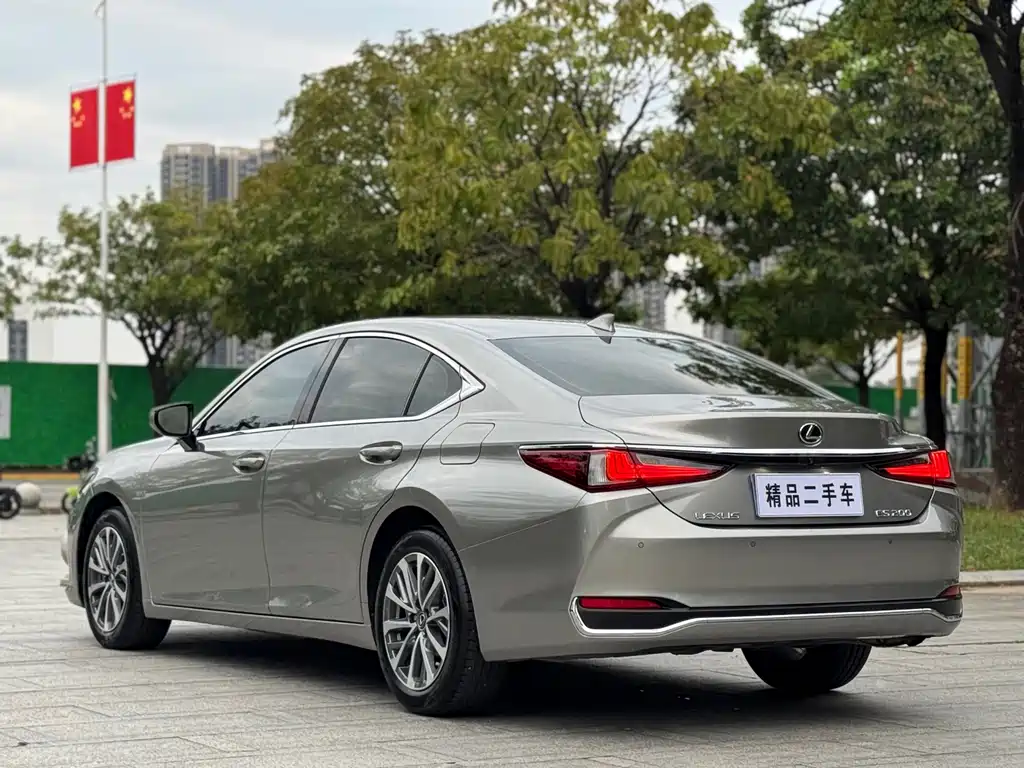 Lexus ES — фото 6